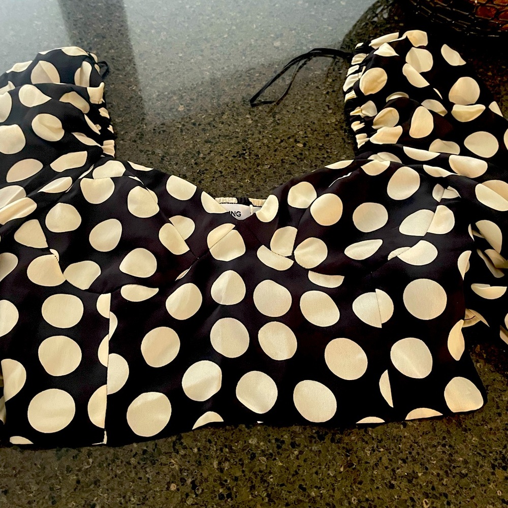 Mango crop top! Black and white!